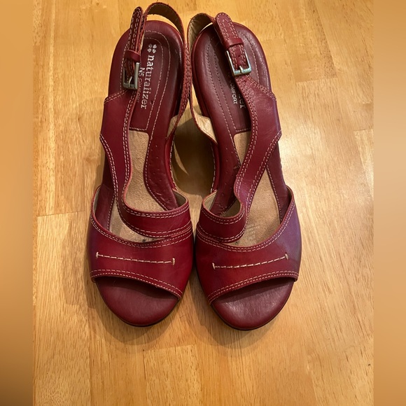 Red Naturalizer wedge sandals - Picture 3 of 9